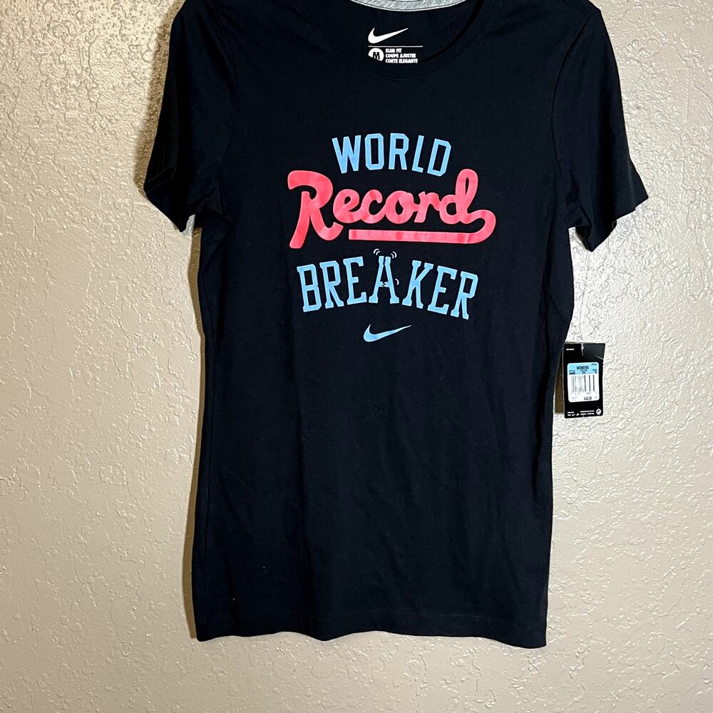 Nike women's tee World Record Breaker NWT medium slim fit